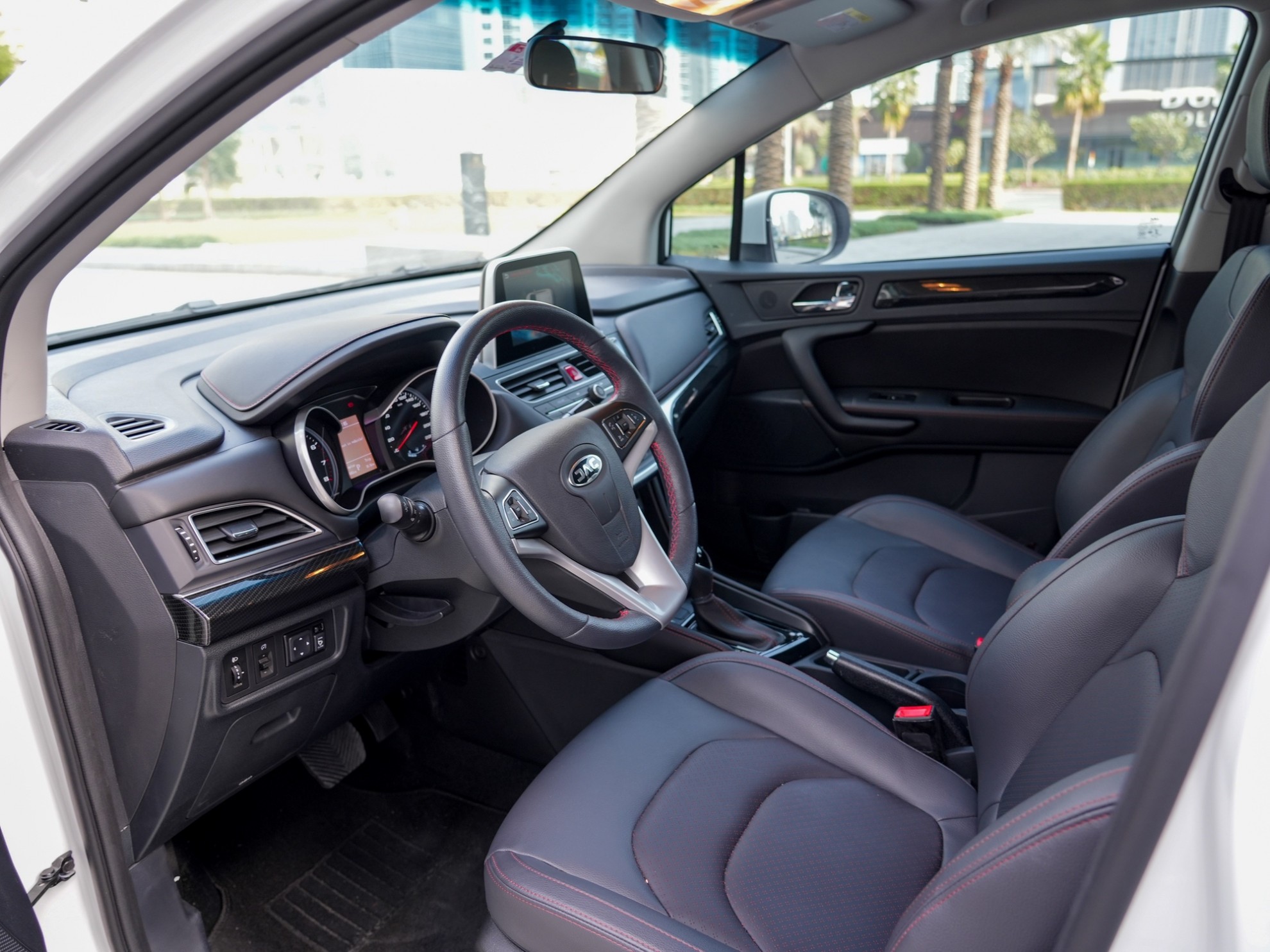 https://www.quickdrive.ae/uploads/2023/02/12/JAC S3 2023 (12).jpg